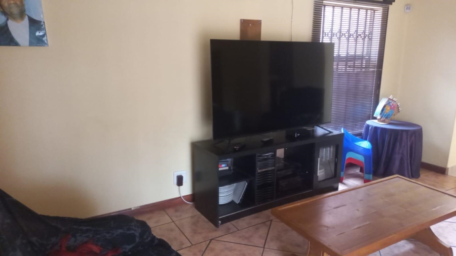 5 Bedroom Property for Sale in Hesteapark Gauteng