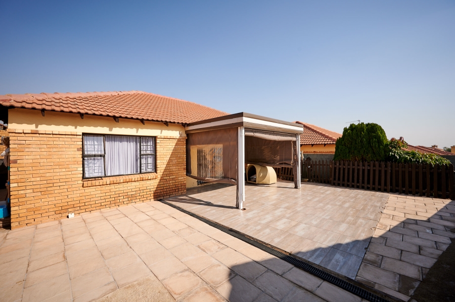 3 Bedroom Property for Sale in Halfway Gardens Gauteng