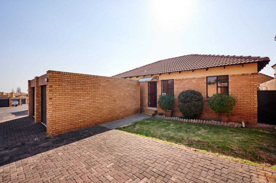 3 Bedroom Property for Sale in Halfway Gardens Gauteng