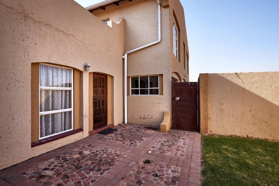 7 Bedroom Property for Sale in Halfway Gardens Gauteng