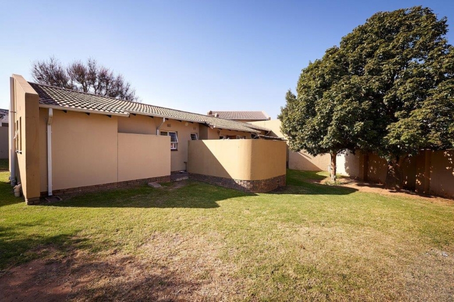 7 Bedroom Property for Sale in Halfway Gardens Gauteng