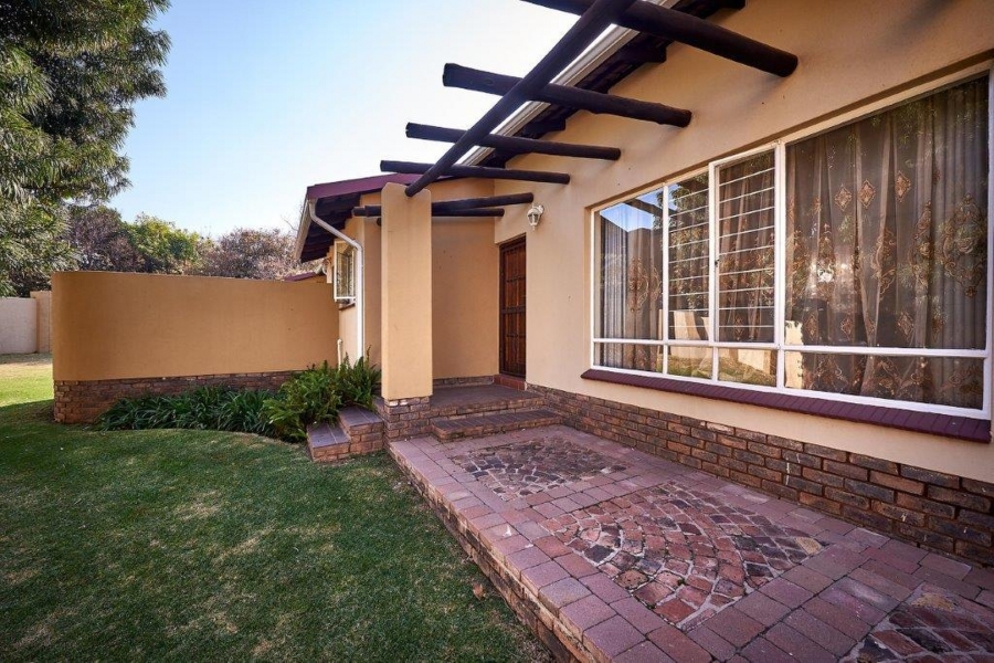 7 Bedroom Property for Sale in Halfway Gardens Gauteng