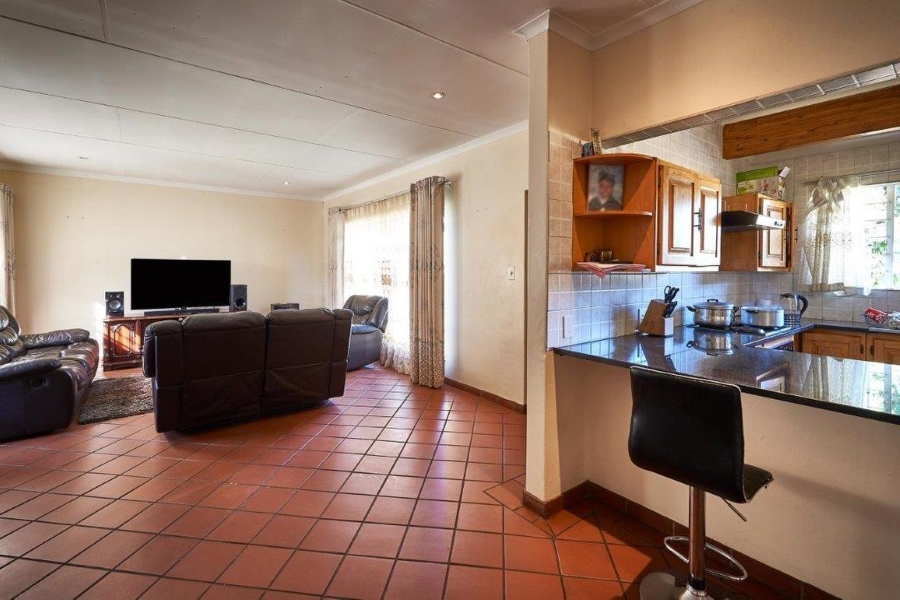 7 Bedroom Property for Sale in Halfway Gardens Gauteng