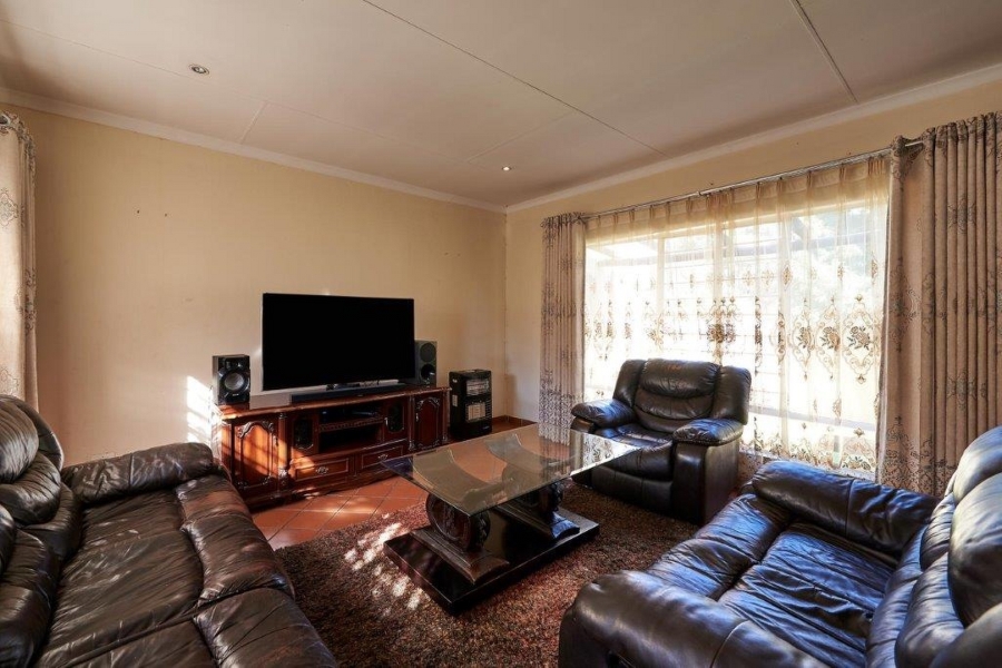 7 Bedroom Property for Sale in Halfway Gardens Gauteng