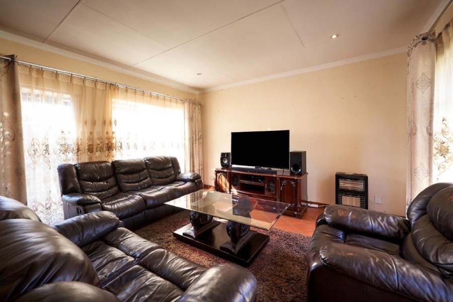 7 Bedroom Property for Sale in Halfway Gardens Gauteng