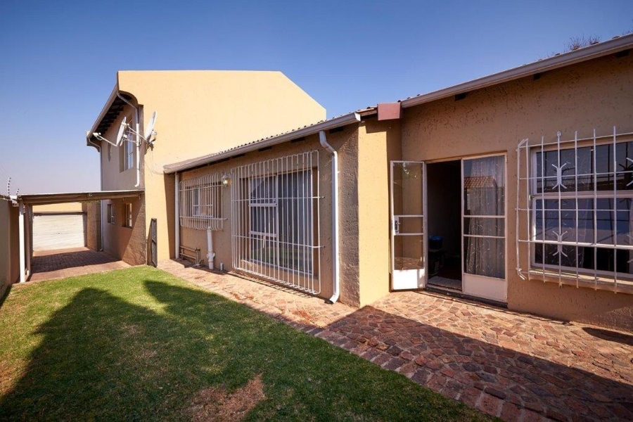 7 Bedroom Property for Sale in Halfway Gardens Gauteng