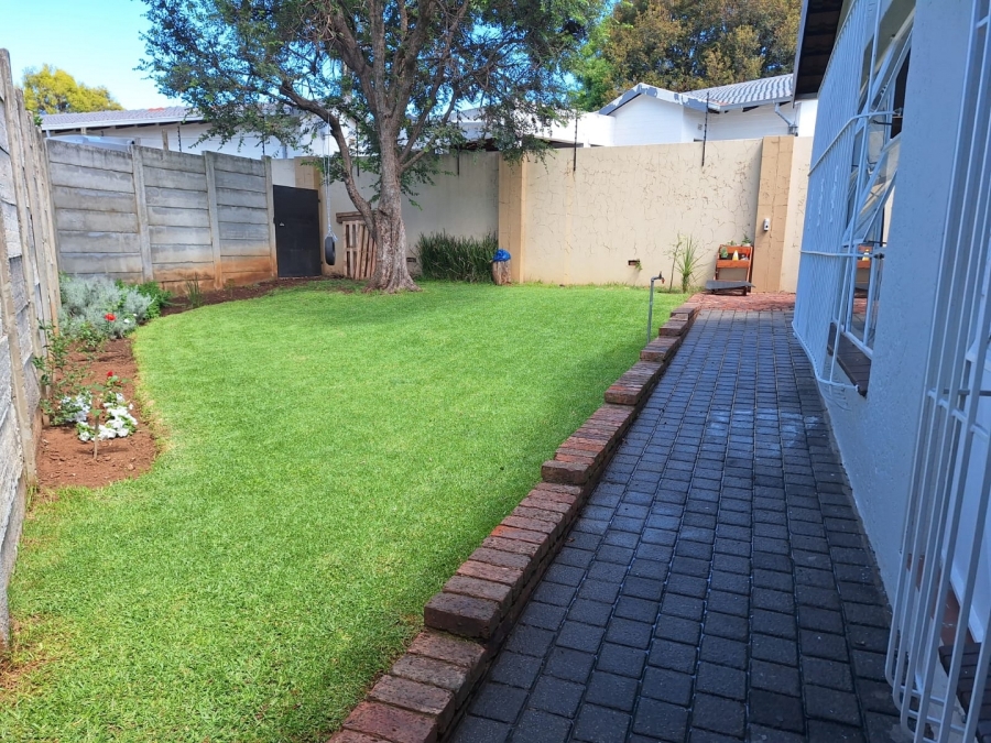 7 Bedroom Property for Sale in Halfway Gardens Gauteng