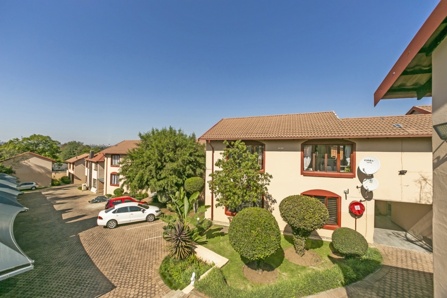 2 Bedroom Property for Sale in Linden Gauteng