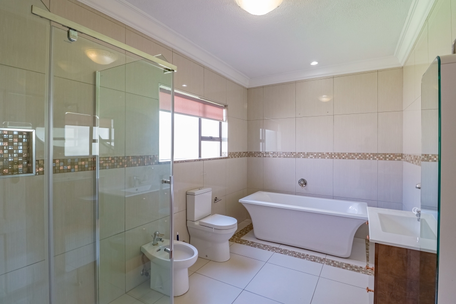 4 Bedroom Property for Sale in Silver Lakes Golf Estate Gauteng