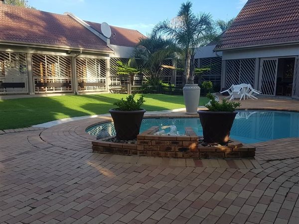 5 Bedroom Property for Sale in Van Riebeeck Park Gauteng