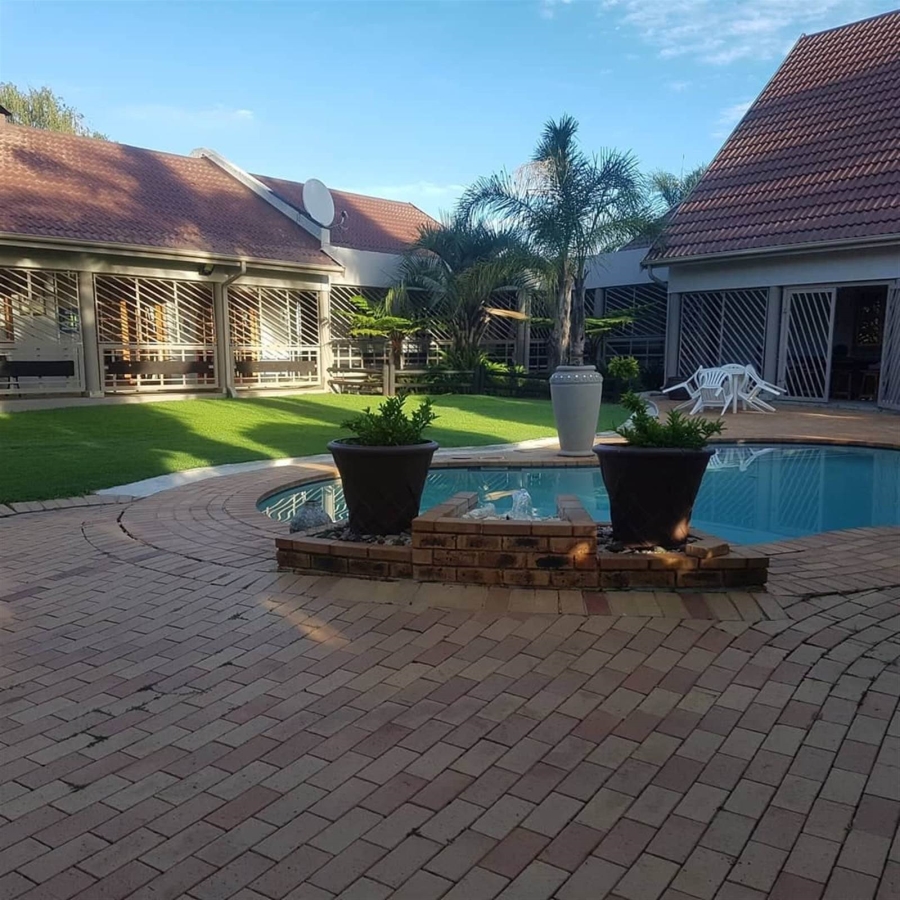 5 Bedroom Property for Sale in Van Riebeeck Park Gauteng