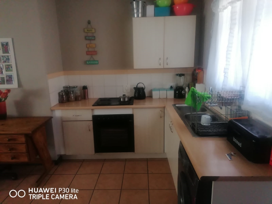 To Let 2 Bedroom Property for Rent in Die Wilgers Gauteng