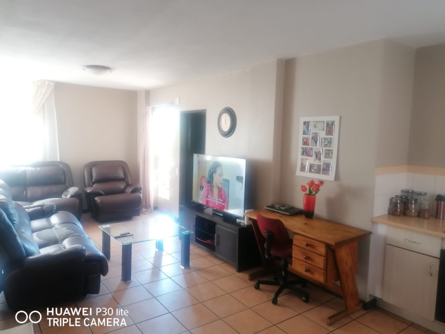 To Let 2 Bedroom Property for Rent in Die Wilgers Gauteng