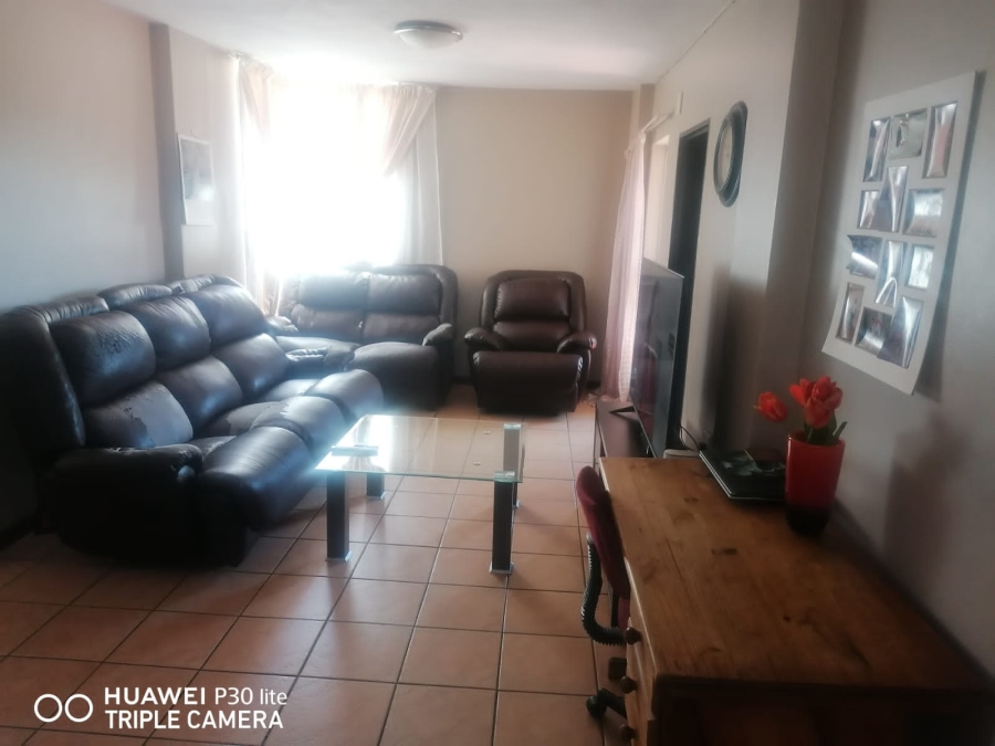 To Let 2 Bedroom Property for Rent in Die Wilgers Gauteng