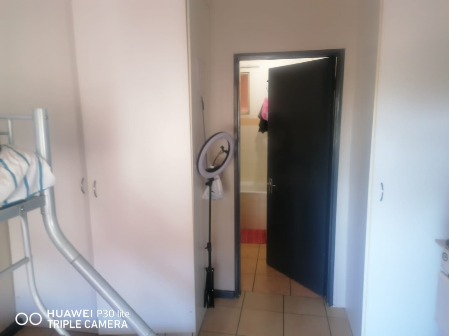 To Let 2 Bedroom Property for Rent in Die Wilgers Gauteng