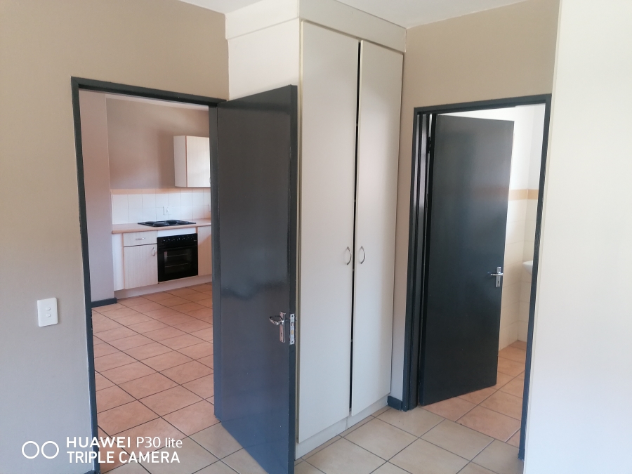 To Let 2 Bedroom Property for Rent in Die Wilgers Gauteng