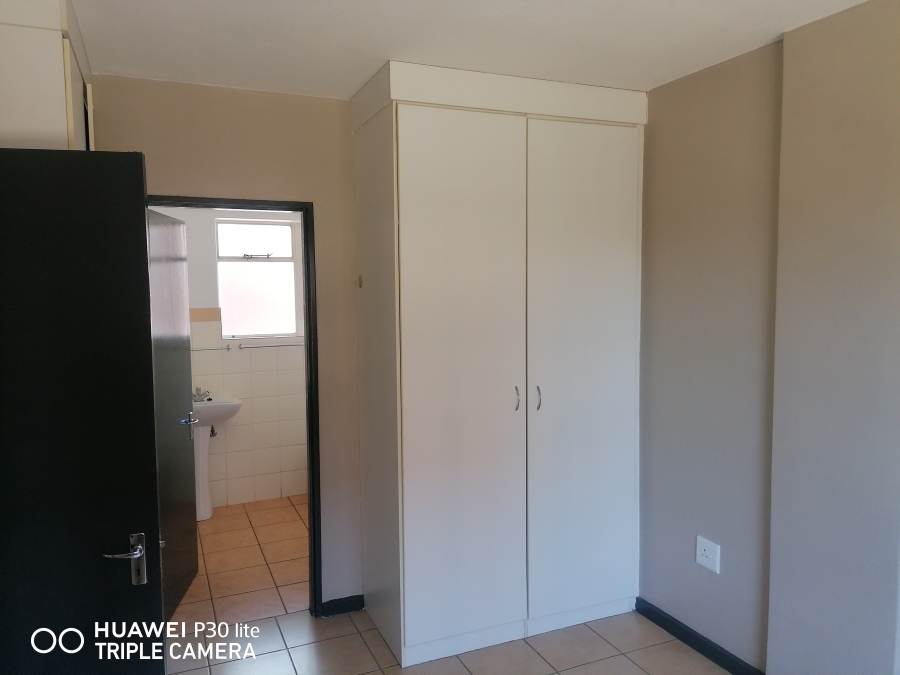 To Let 2 Bedroom Property for Rent in Die Wilgers Gauteng