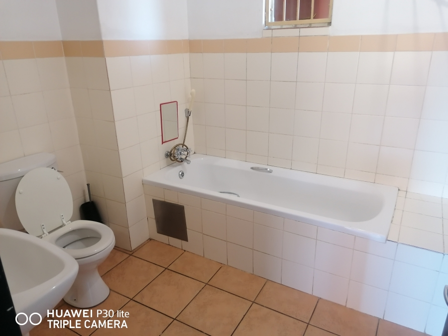 To Let 2 Bedroom Property for Rent in Die Wilgers Gauteng