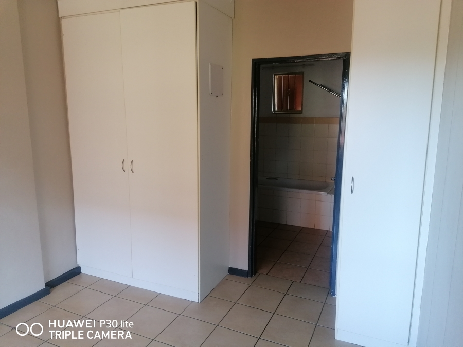 To Let 2 Bedroom Property for Rent in Die Wilgers Gauteng