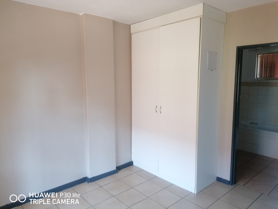 To Let 2 Bedroom Property for Rent in Die Wilgers Gauteng