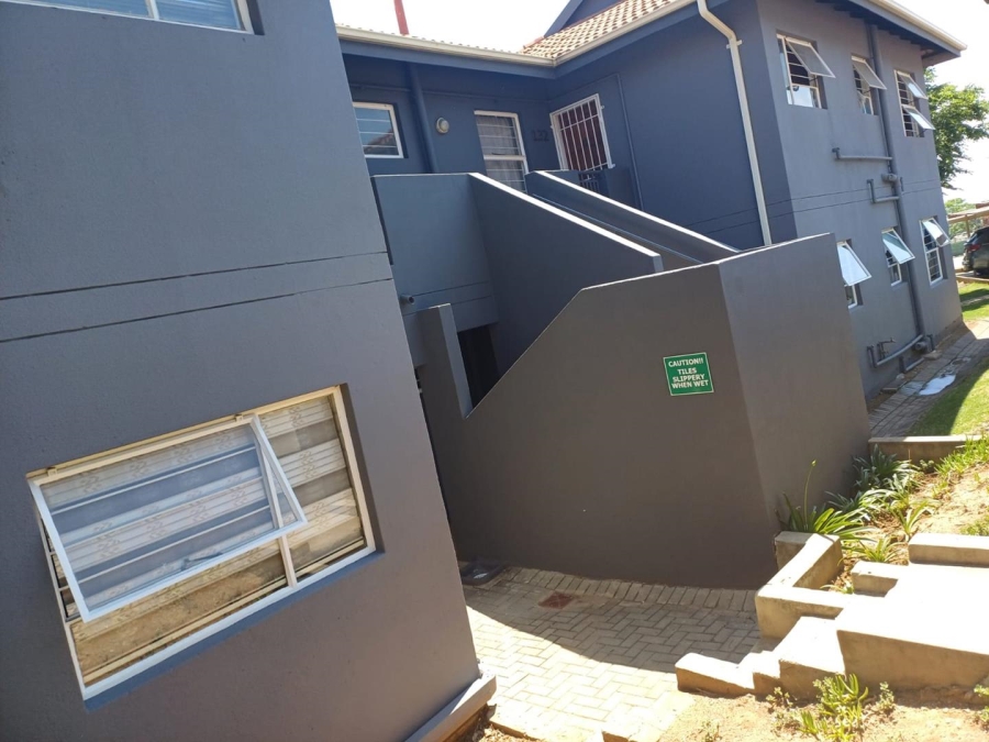 2 Bedroom Property for Sale in Linmeyer Gauteng