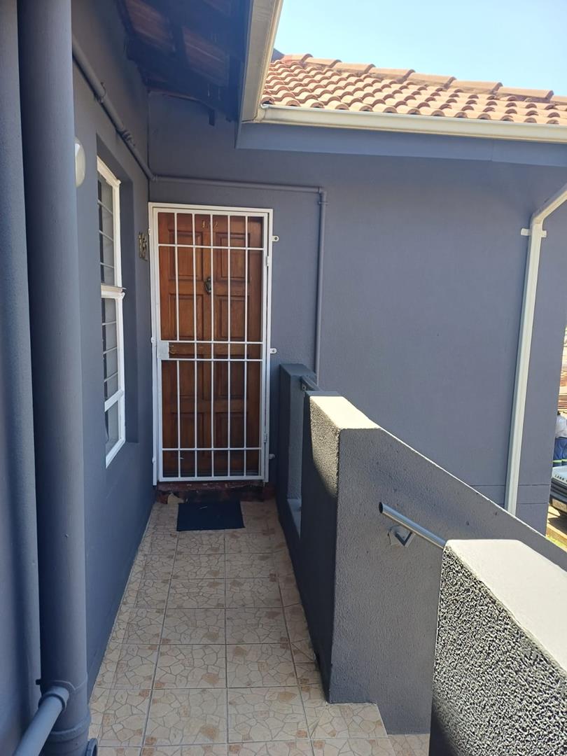 2 Bedroom Property for Sale in Linmeyer Gauteng