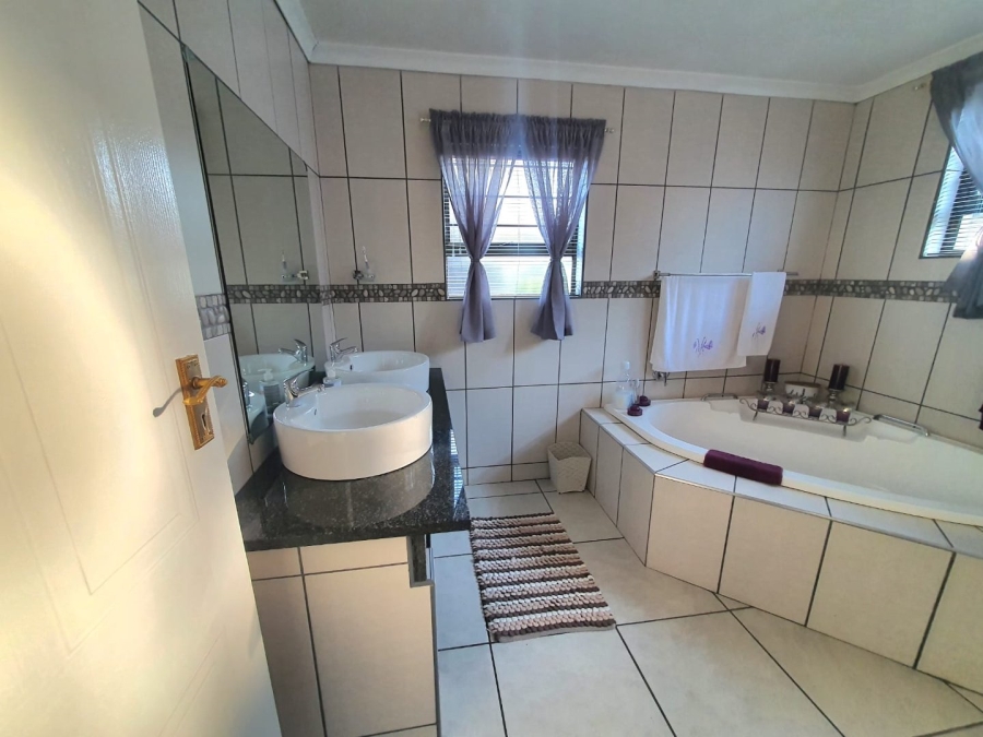 4 Bedroom Property for Sale in Noordkruin Gauteng