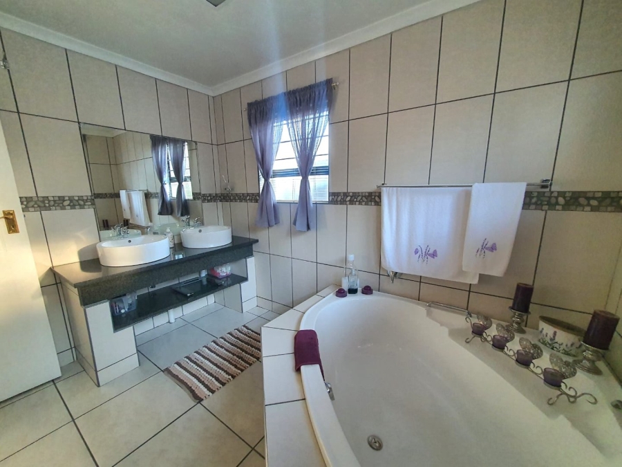 4 Bedroom Property for Sale in Noordkruin Gauteng