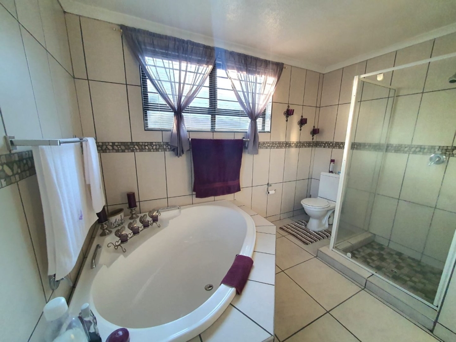 4 Bedroom Property for Sale in Noordkruin Gauteng