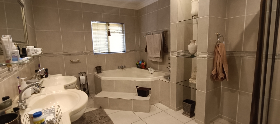 4 Bedroom Property for Sale in Wonderboom Gauteng