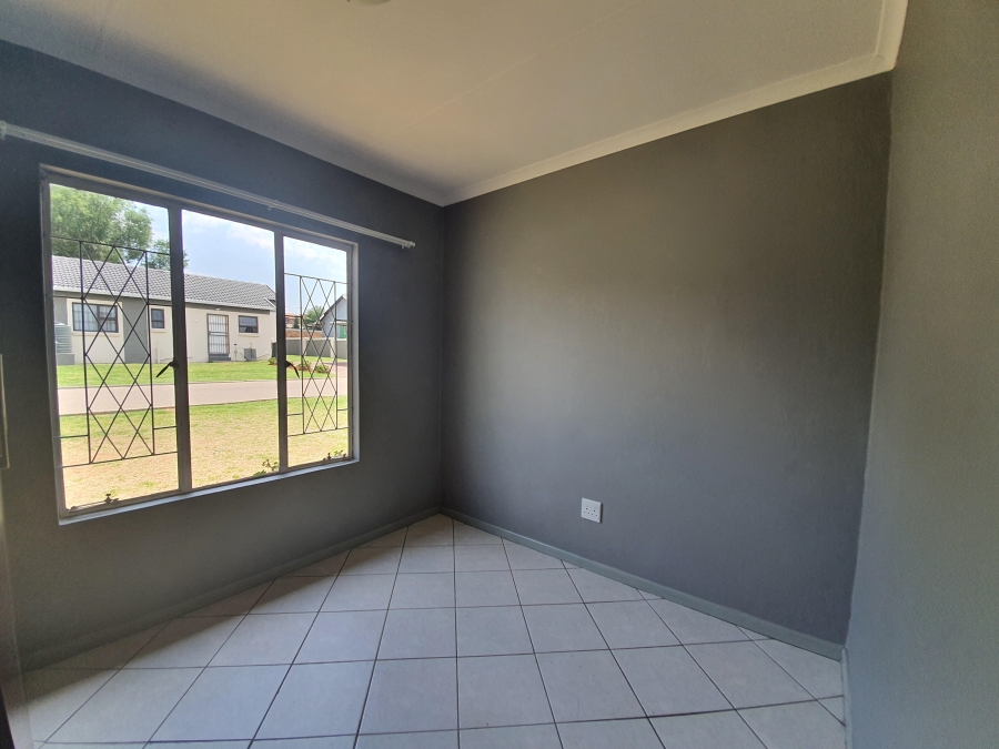 To Let 3 Bedroom Property for Rent in Albemarle Gauteng