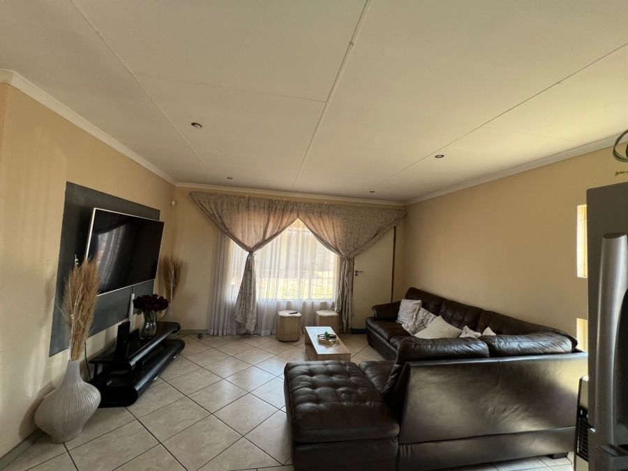 To Let 3 Bedroom Property for Rent in Albemarle Gauteng