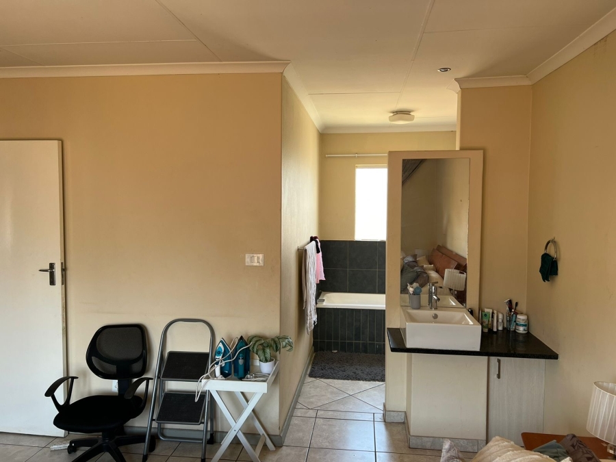 To Let 3 Bedroom Property for Rent in Albemarle Gauteng