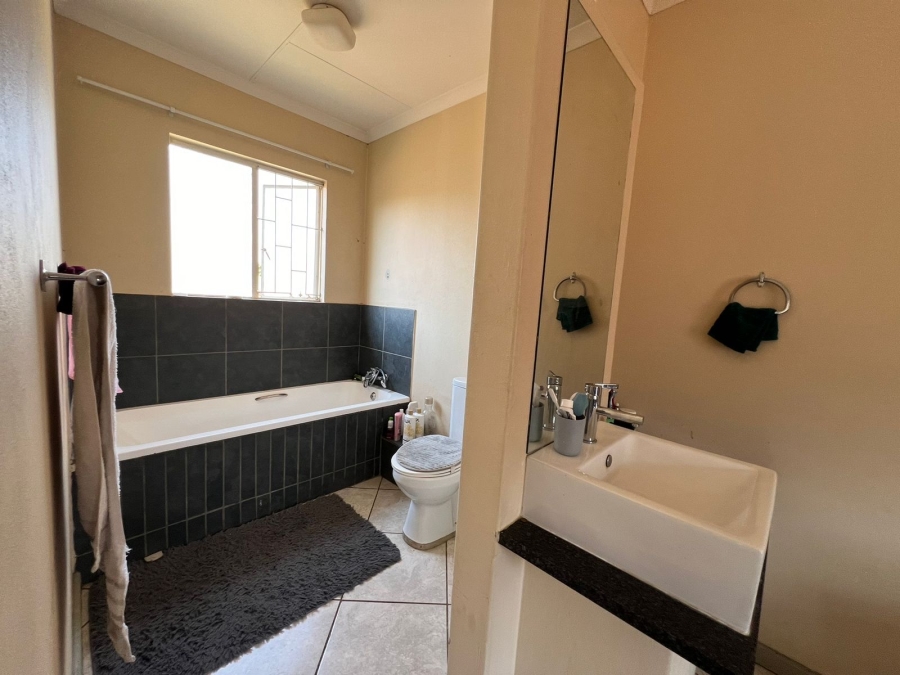 To Let 3 Bedroom Property for Rent in Albemarle Gauteng