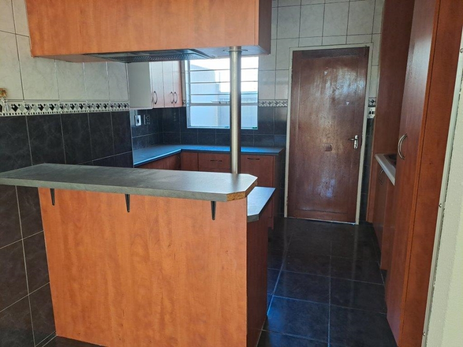 To Let 3 Bedroom Property for Rent in Bedford Gardens Gauteng