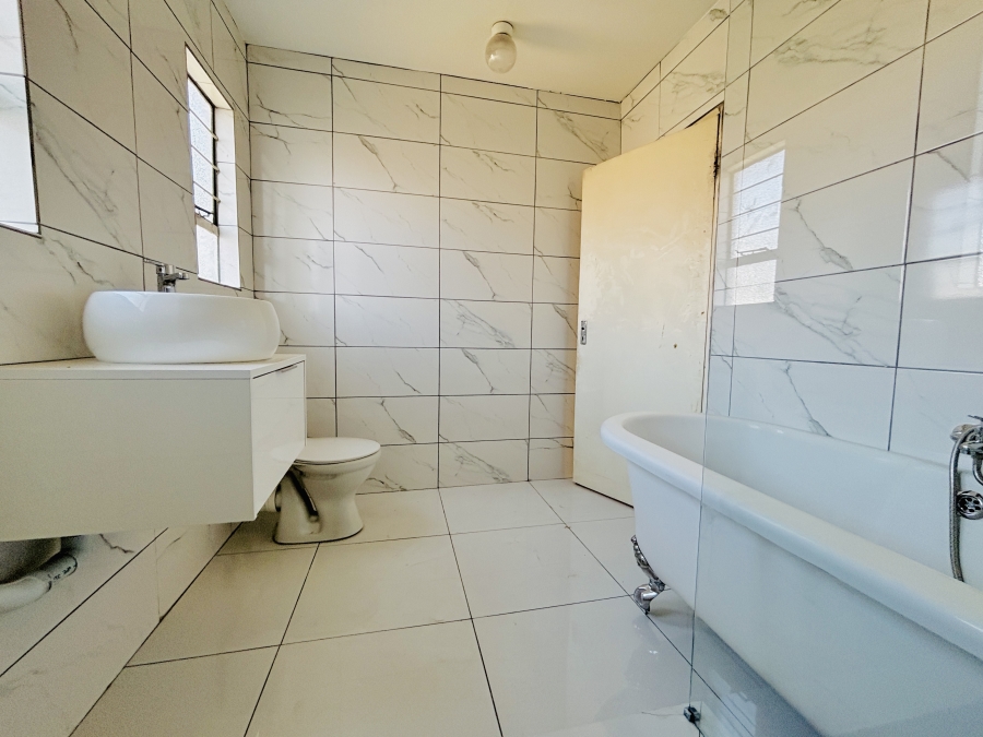 To Let 3 Bedroom Property for Rent in Die Hoewes Gauteng