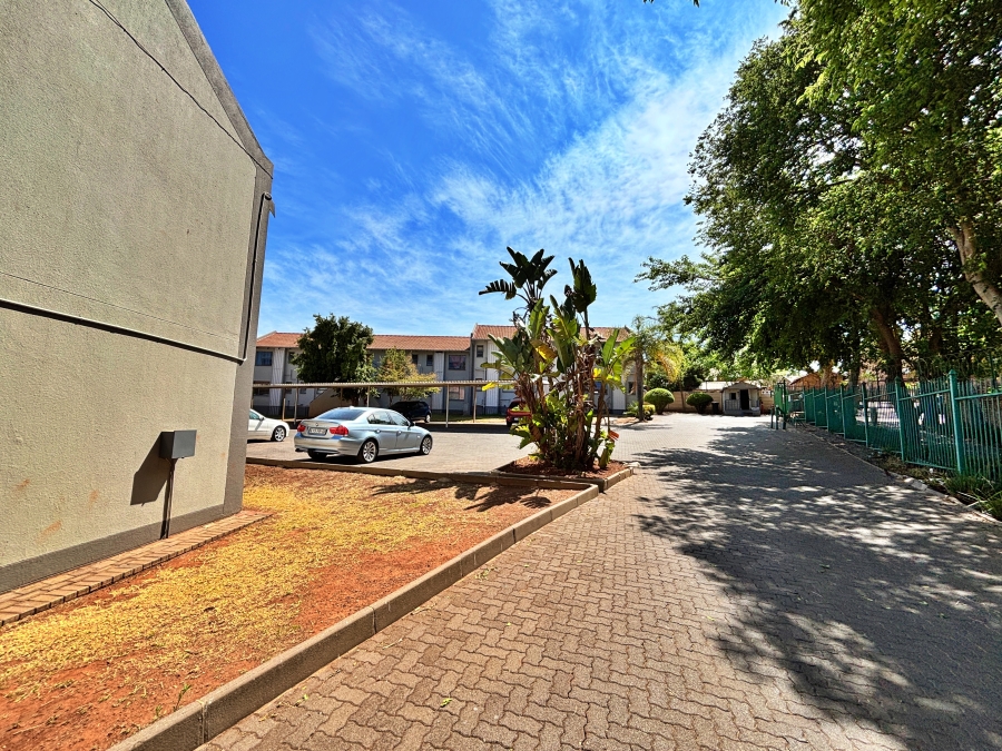 To Let 3 Bedroom Property for Rent in Die Hoewes Gauteng