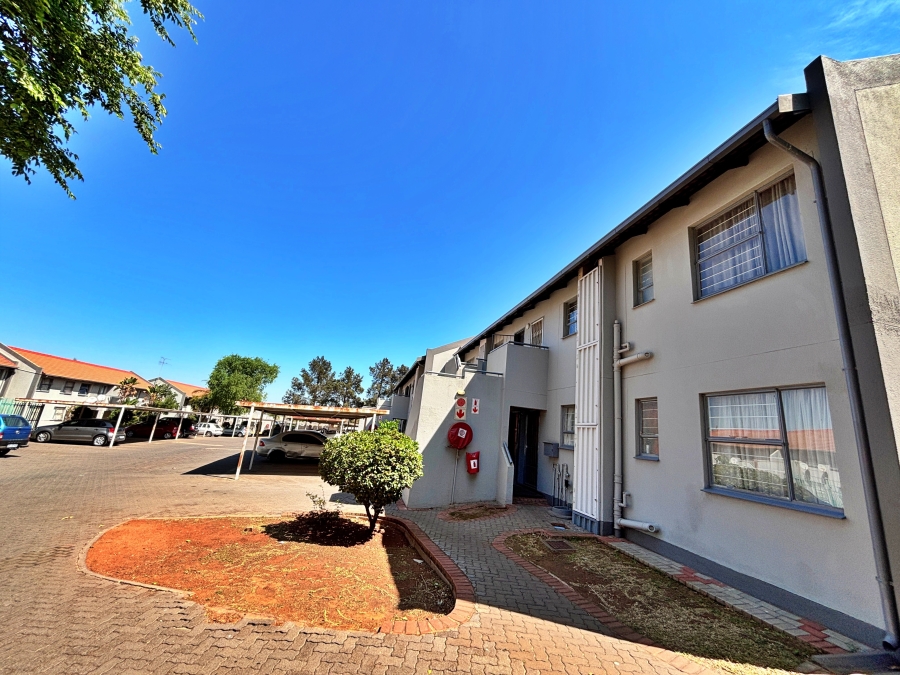 To Let 3 Bedroom Property for Rent in Die Hoewes Gauteng