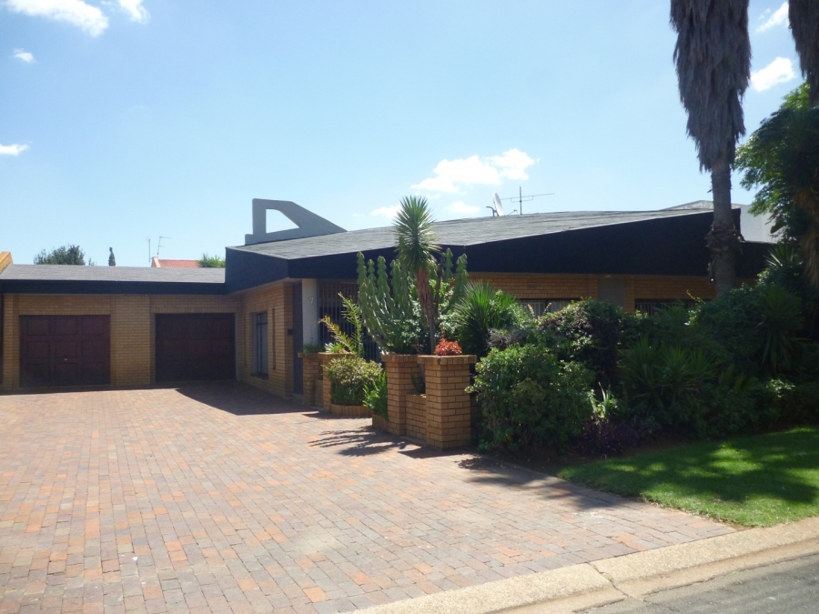 4 Bedroom Property for Sale in Lenasia Gauteng