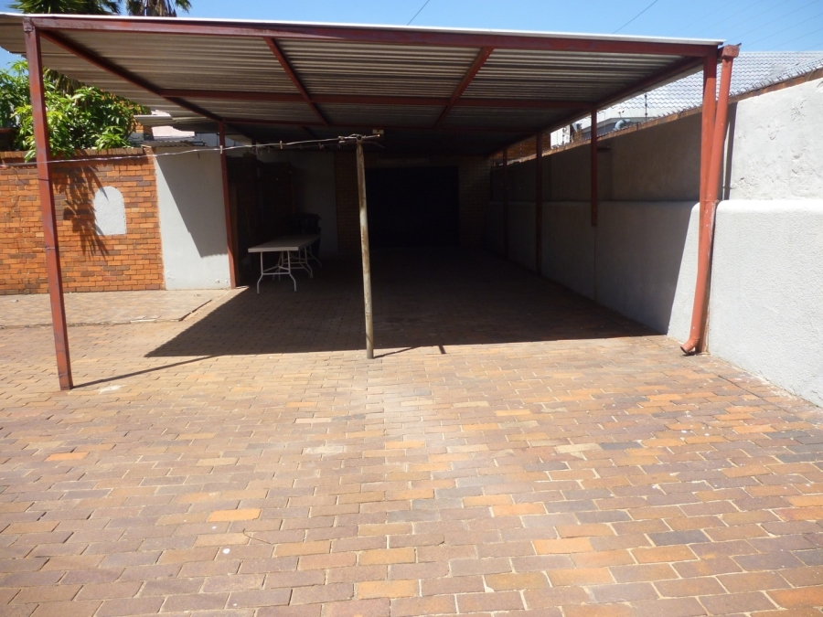 4 Bedroom Property for Sale in Lenasia Gauteng