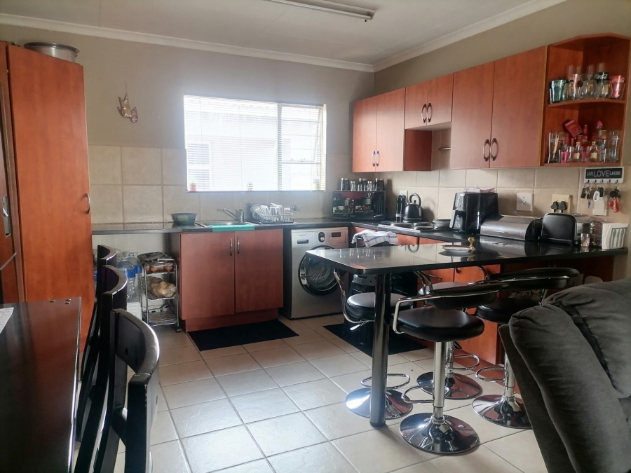 2 Bedroom Property for Sale in Bardene Gauteng