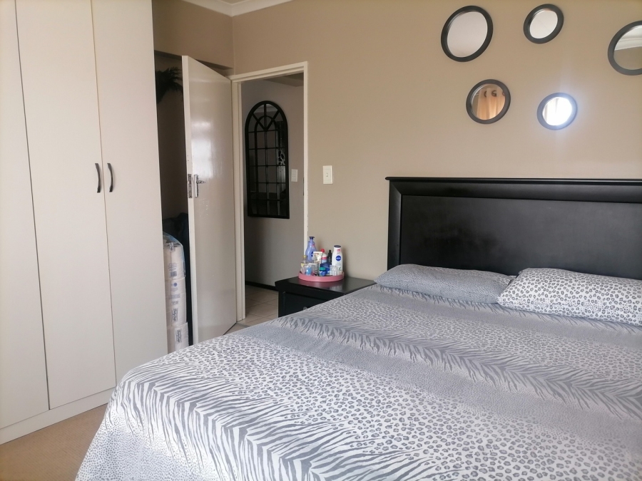 2 Bedroom Property for Sale in Bardene Gauteng