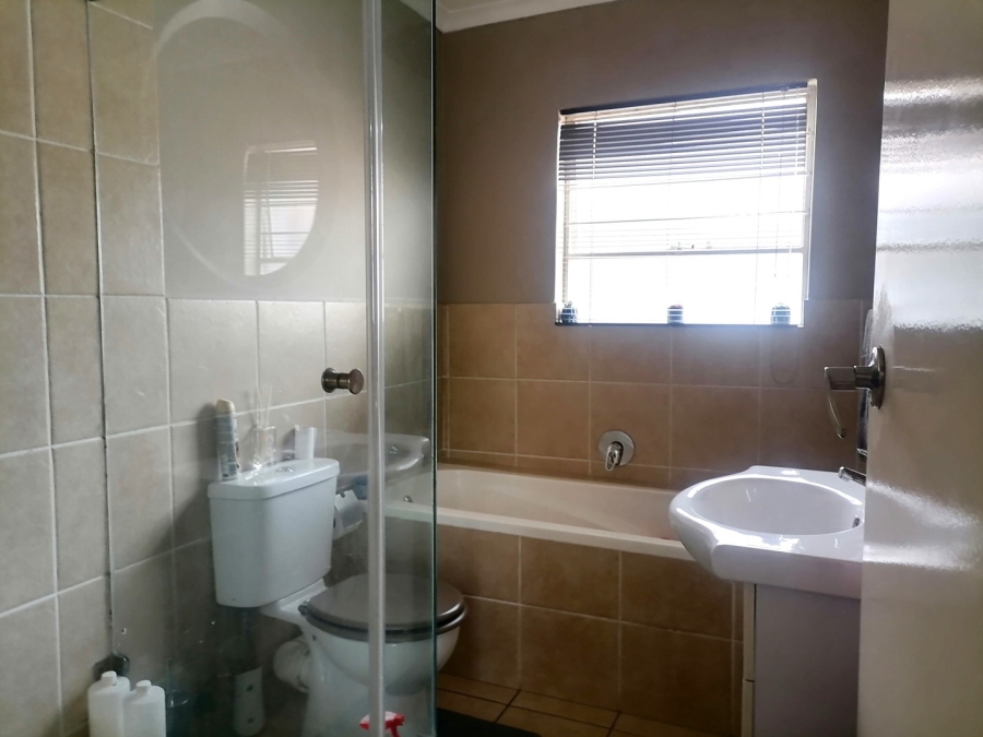 2 Bedroom Property for Sale in Bardene Gauteng