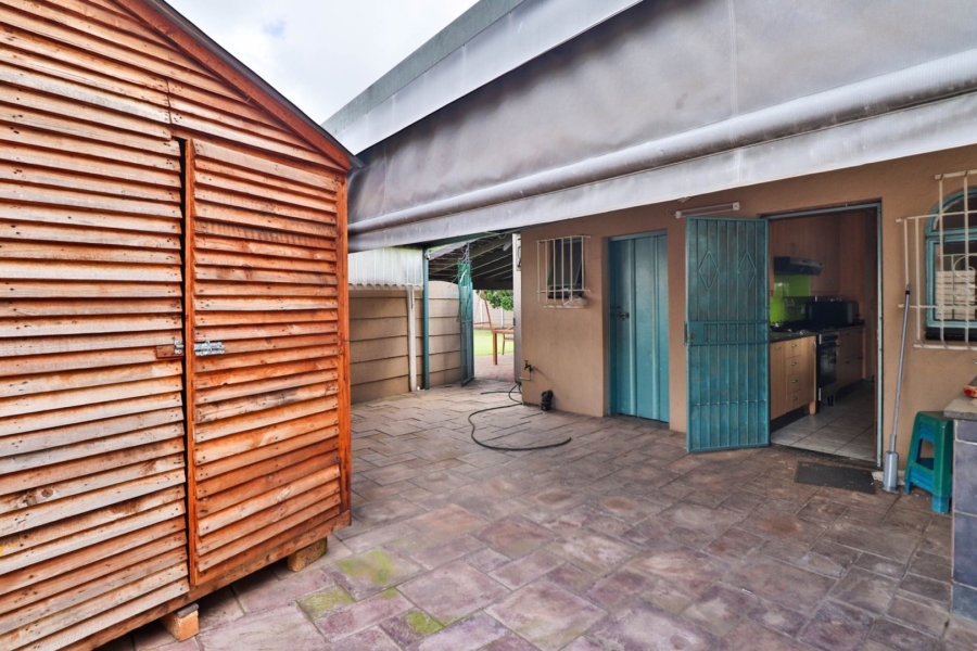 4 Bedroom Property for Sale in Mackenzie Park Gauteng