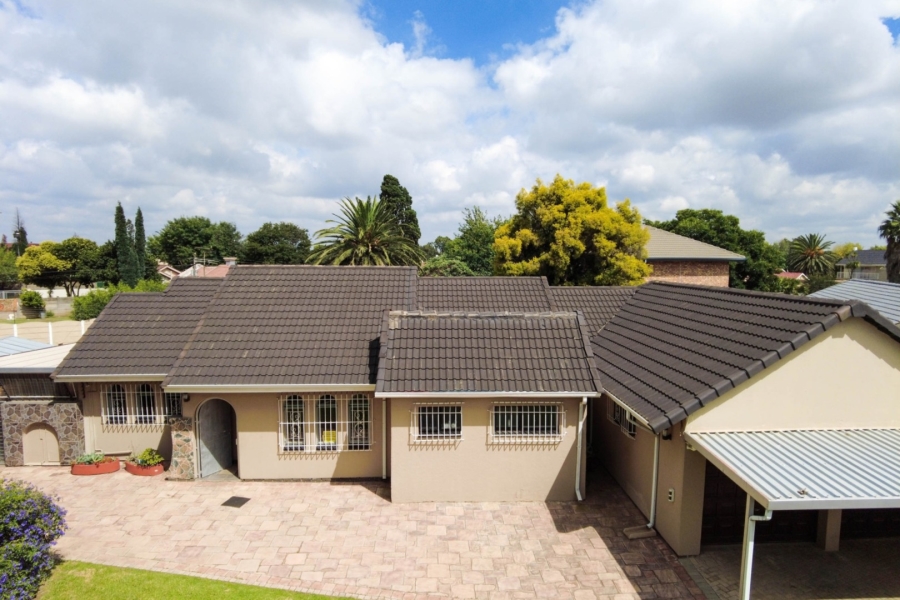 4 Bedroom Property for Sale in Mackenzie Park Gauteng