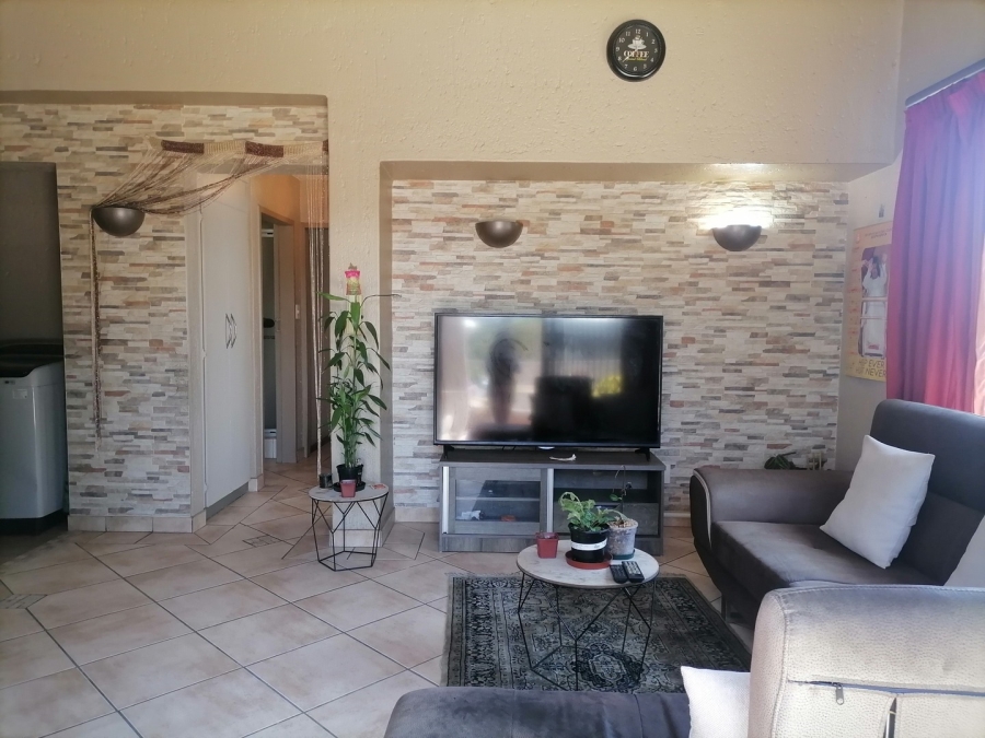 2 Bedroom Property for Sale in Lakefield Gauteng