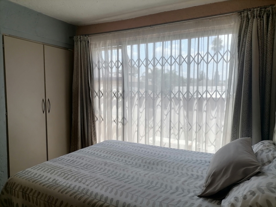 2 Bedroom Property for Sale in Lakefield Gauteng