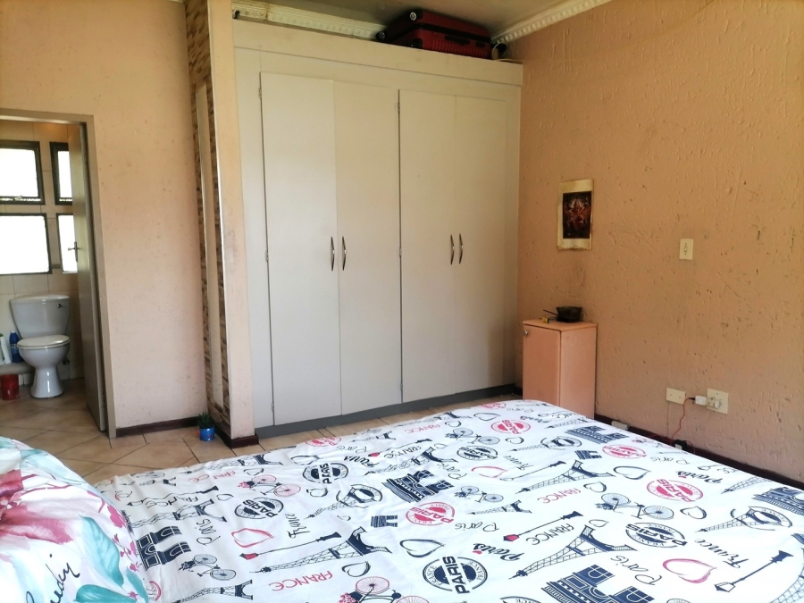 2 Bedroom Property for Sale in Lakefield Gauteng