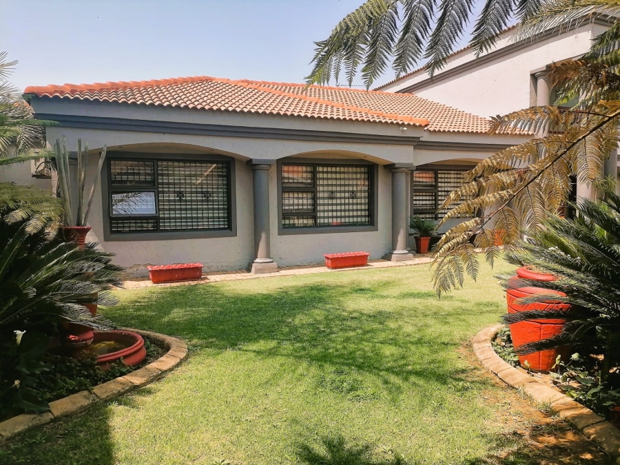 4 Bedroom Property for Sale in Mackenzie Park Gauteng