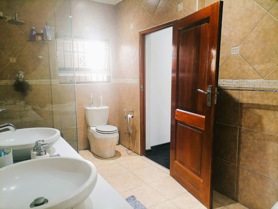 4 Bedroom Property for Sale in Mackenzie Park Gauteng